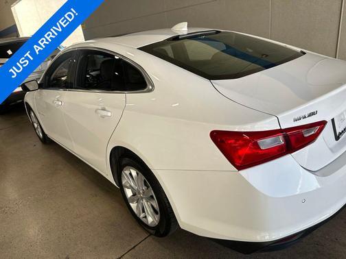 Summit White 2024 Chevrolet Malibu FWD 1LT