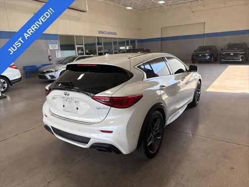 2017 INFINITI QX30 Sport