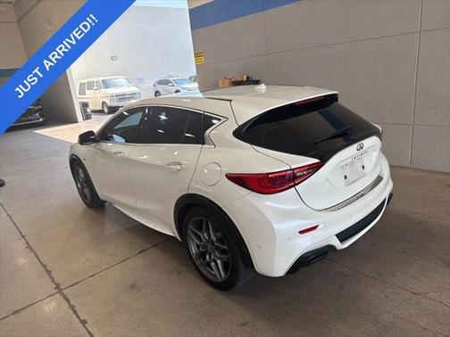 2017 INFINITI QX30 Sport