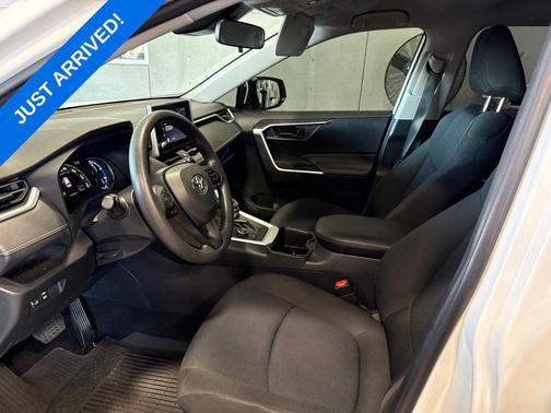 Ice Cap 2024 Toyota RAV4 Hybrid LE