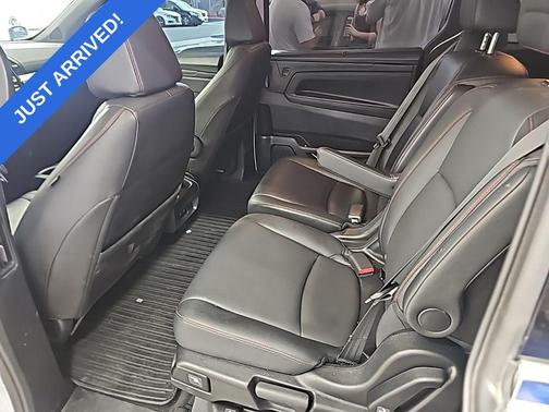 Platinum White Pearl 2023 Honda Odyssey Sport