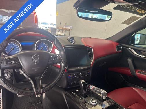 Bianco 2017 Maserati Ghibli S