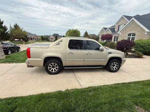 Tan 2007 Cadillac Escalade EXT AWD 4dr