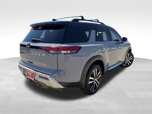 2t Gry Blk Roof 2024 Nissan Pathfinder Platinum