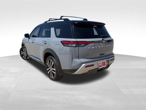 2t Gry Blk Roof 2024 Nissan Pathfinder Platinum