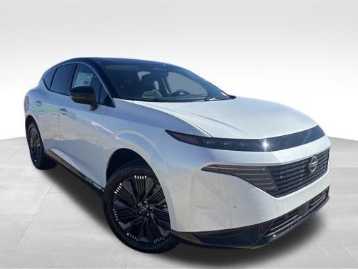White / Black 2026 Nissan Murano Platinum