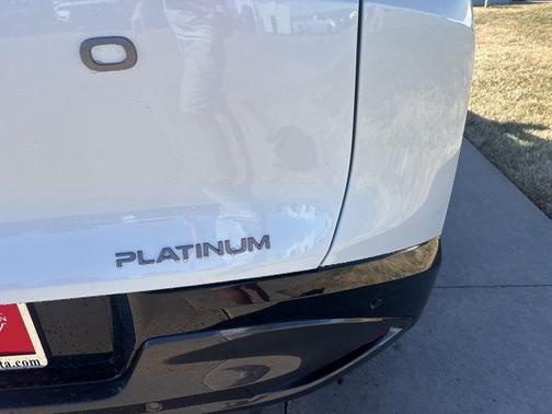 White / Black 2026 Nissan Murano Platinum