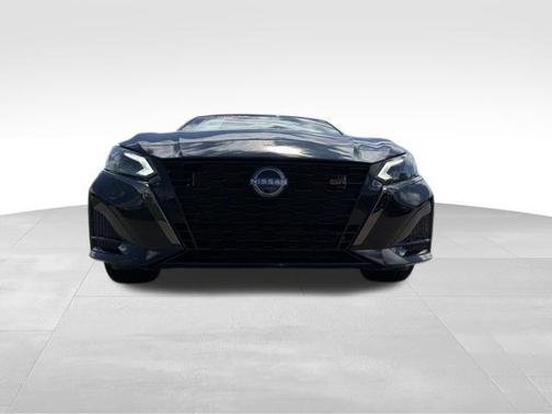 Black 2023 Nissan Altima 2.5 SR