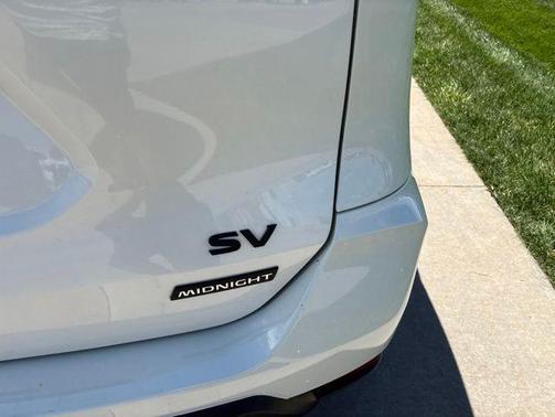 White 2018 Nissan Rogue SV