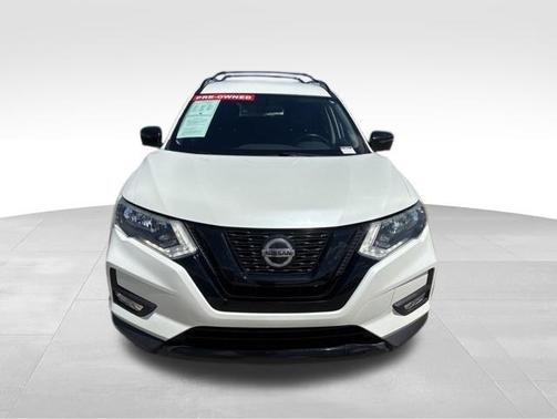 White 2018 Nissan Rogue SV