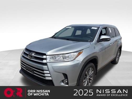 Celestial Silver Metallic 2019 Toyota Highlander XLE