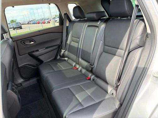 Brilliant Silver Metallic 2023 Nissan Rogue SL