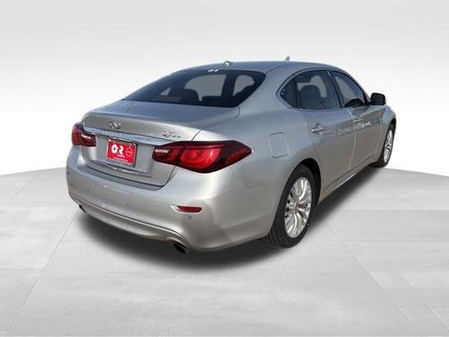 2015 INFINITI Q70L 3.7