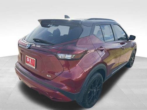 2021 Nissan Kicks SR