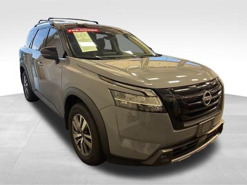 2023 Nissan Pathfinder SL