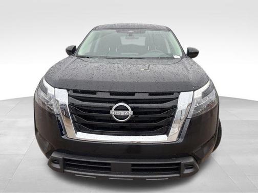 2025 Nissan Pathfinder S