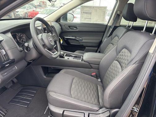 2025 Nissan Pathfinder S
