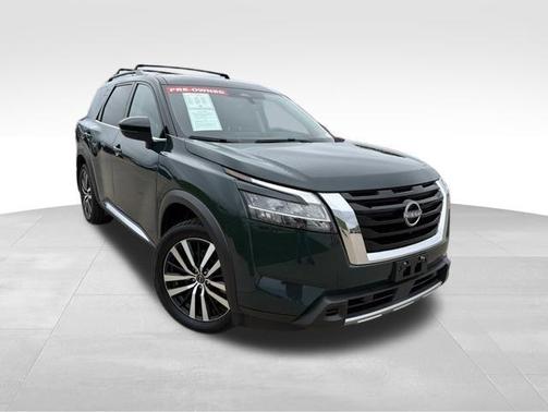 2 Tone Green / Black Roof 2023 Nissan Pathfinder Platinum