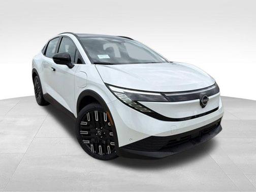 Everest White P 2026 Nissan Leaf PLATINUM+