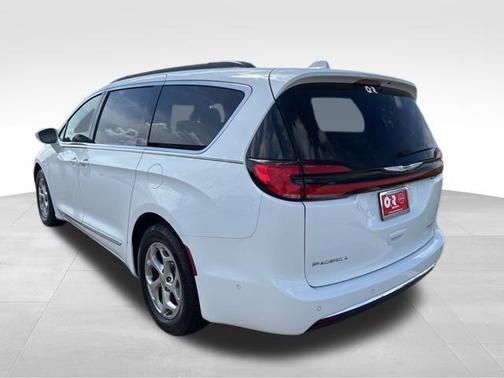 Bright White Clearcoat 2022 Chrysler Pacifica Limited