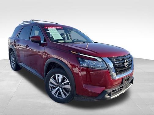 2023 Nissan Pathfinder SL