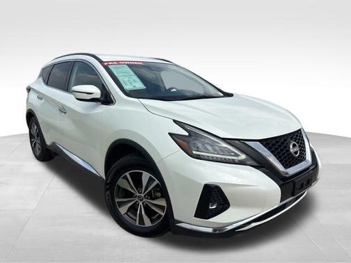 White 2023 Nissan Murano SV