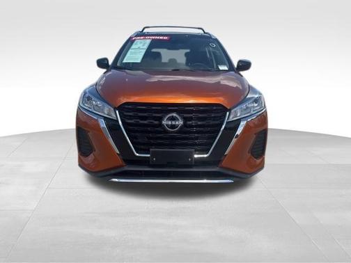 Monarch Orange / Super Black 2024 Nissan Kicks SV