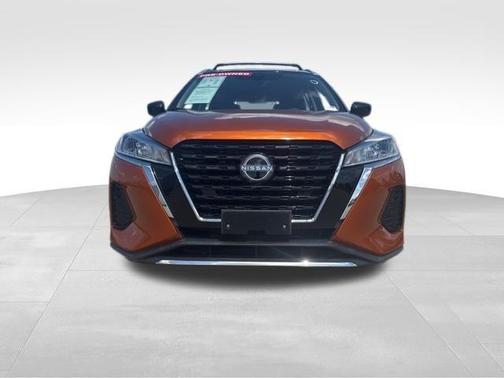 Monarch Orange / Super Black 2024 Nissan Kicks SV