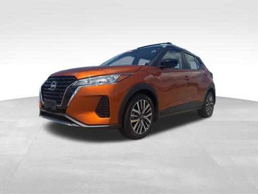 Monarch Orange / Super Black 2024 Nissan Kicks SV