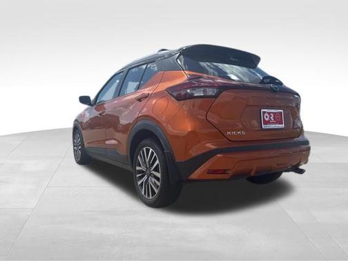 Monarch Orange / Super Black 2024 Nissan Kicks SV