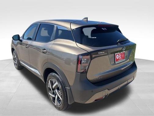 Canyon Bronze M 2025 Nissan Kicks SV