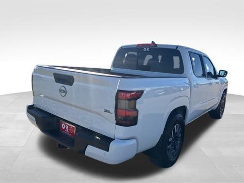 2024 Nissan Frontier SL