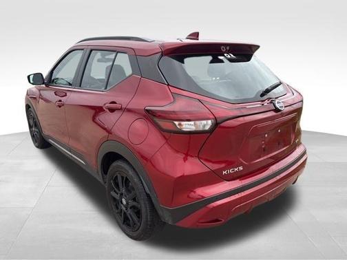 2021 Nissan Kicks SR