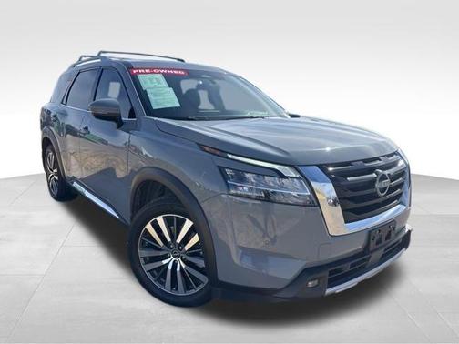 2022 Nissan Pathfinder Platinum