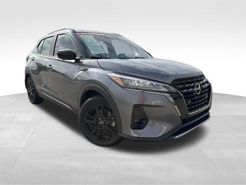 Gun Metallic 2024 Nissan Kicks SR