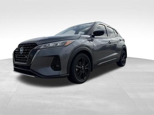 Gun Metallic 2024 Nissan Kicks SR