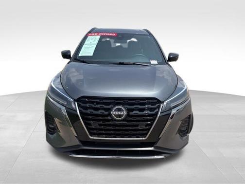 Gun Metallic 2024 Nissan Kicks SR