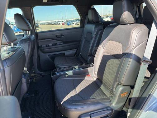 2t Gry Blk Roof 2024 Nissan Pathfinder Rock Creek