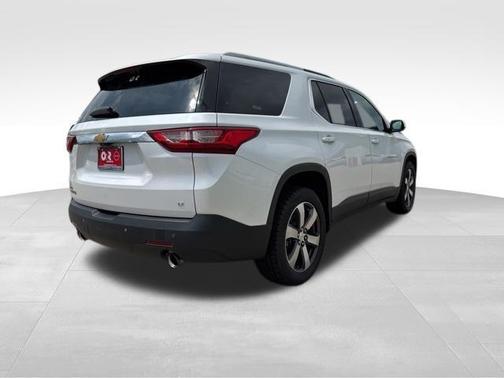 Iridescent Pearl Tricoat 2018 Chevrolet Traverse LT Leather
