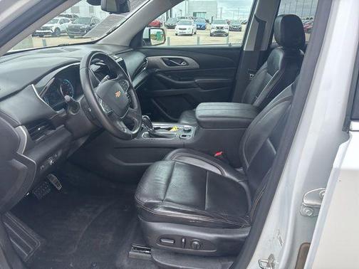 Iridescent Pearl Tricoat 2018 Chevrolet Traverse LT Leather