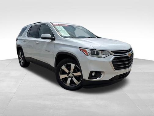 Iridescent Pearl Tricoat 2018 Chevrolet Traverse LT Leather