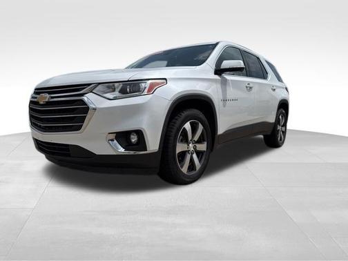 Iridescent Pearl Tricoat 2018 Chevrolet Traverse LT Leather