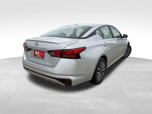 Brilliant Silver Metallic 2025 Nissan Altima SV