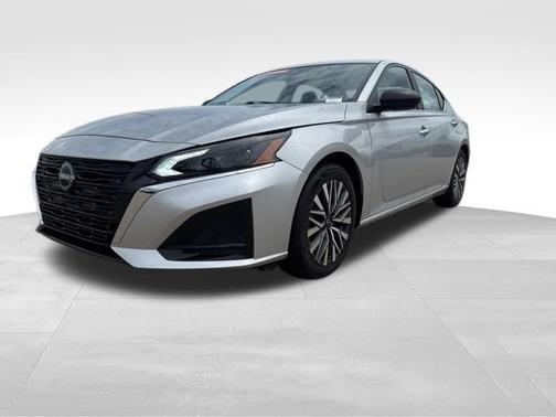 Brilliant Silver Metallic 2025 Nissan Altima SV