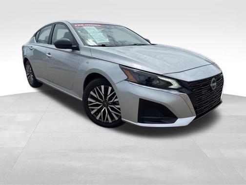 Brilliant Silver Metallic 2025 Nissan Altima SV