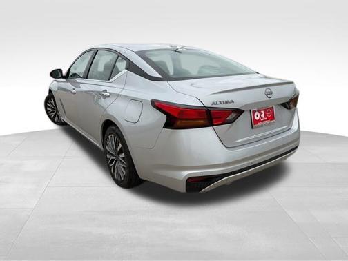 Brilliant Silver Metallic 2025 Nissan Altima SV