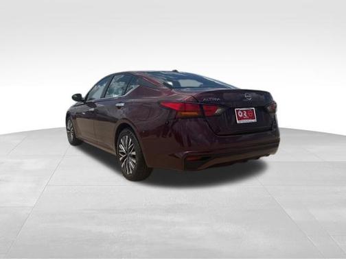 Garnet Pearl Me 2025 Nissan Altima SV