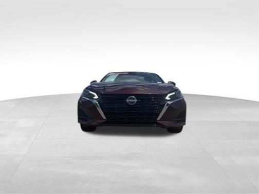 Garnet Pearl Me 2025 Nissan Altima SV