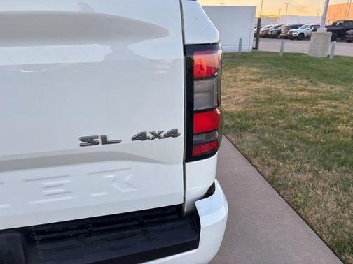 2024 Nissan Frontier SL