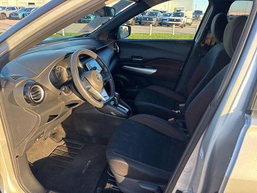 2020 Nissan Kicks SR